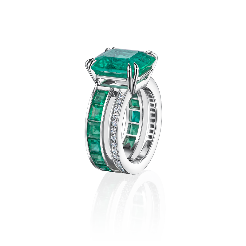 Кольцо с изумрудами и бриллиантами