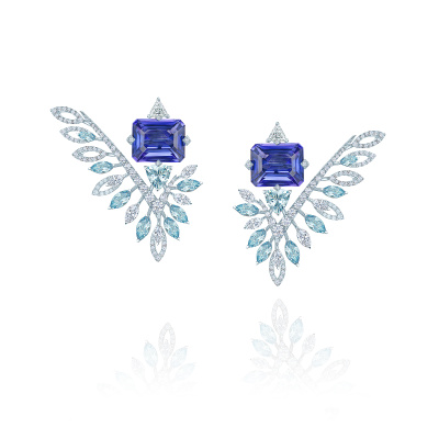 E01-WT-006-6 Серьги (750) (2 Бр Маркиз 0,230Ct 3/5А ,2 Бр Т-52 0,330Ct 3/5А ,8 Бр М-55 0,520Ct 3/7Б ,2 Бр Кр-57 0,130Ct 3/5А ,2) ШК: 2000000014180
